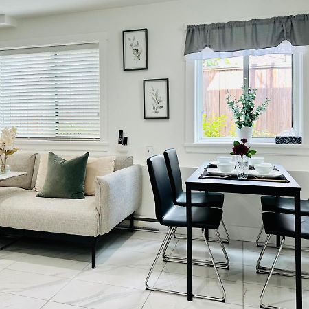 2Br 1.5Ba Full Kitchen Private Guest House - Free Parking - Central Location Vancouver Esterno foto