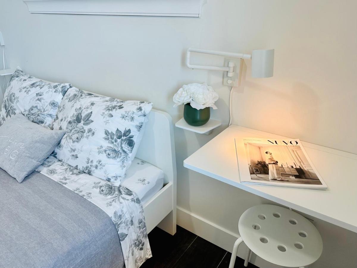 2Br 1.5Ba Full Kitchen Private Guest House - Free Parking - Central Location Vancouver Esterno foto