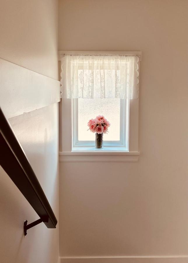 2Br 1.5Ba Full Kitchen Private Guest House - Free Parking - Central Location Vancouver Esterno foto
