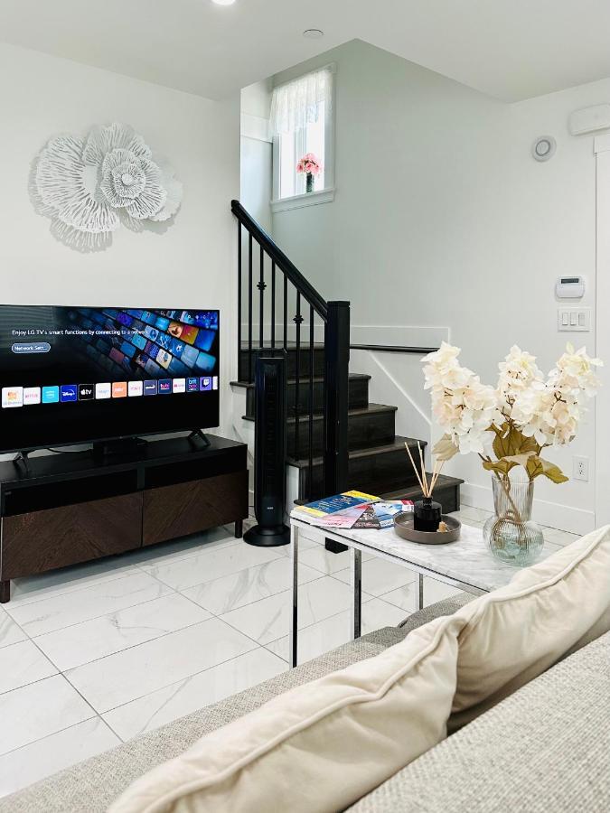 2Br 1.5Ba Full Kitchen Private Guest House - Free Parking - Central Location Vancouver Esterno foto