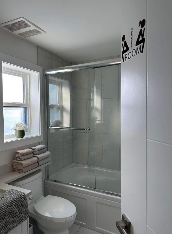 2Br 1.5Ba Full Kitchen Private Guest House - Free Parking - Central Location Vancouver Esterno foto