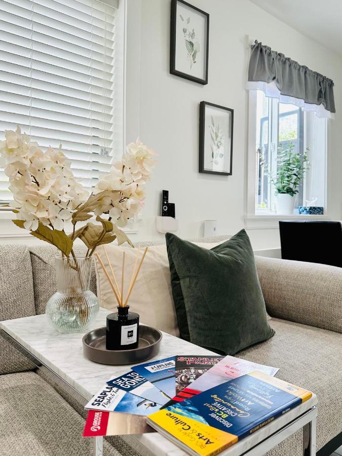 2Br 1.5Ba Full Kitchen Private Guest House - Free Parking - Central Location Vancouver Esterno foto